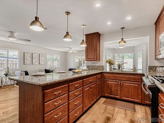 5th image of 2552 Arnott St