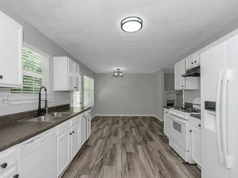 2542 Walter Way — Photo 5