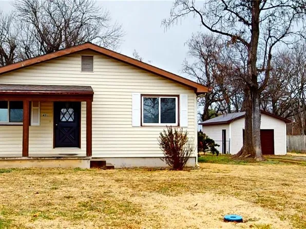 451 E Elm St, Moundville, MO 64771