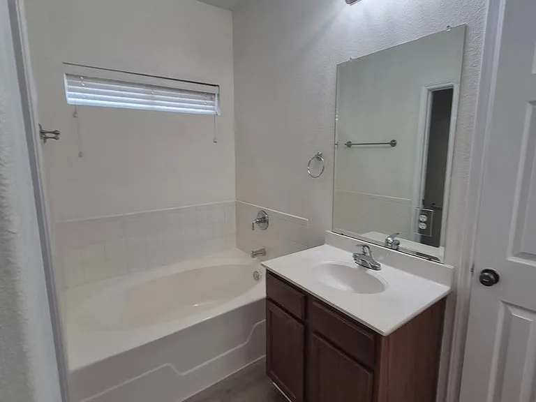 1908 Wheaton Trl — Photo 16
