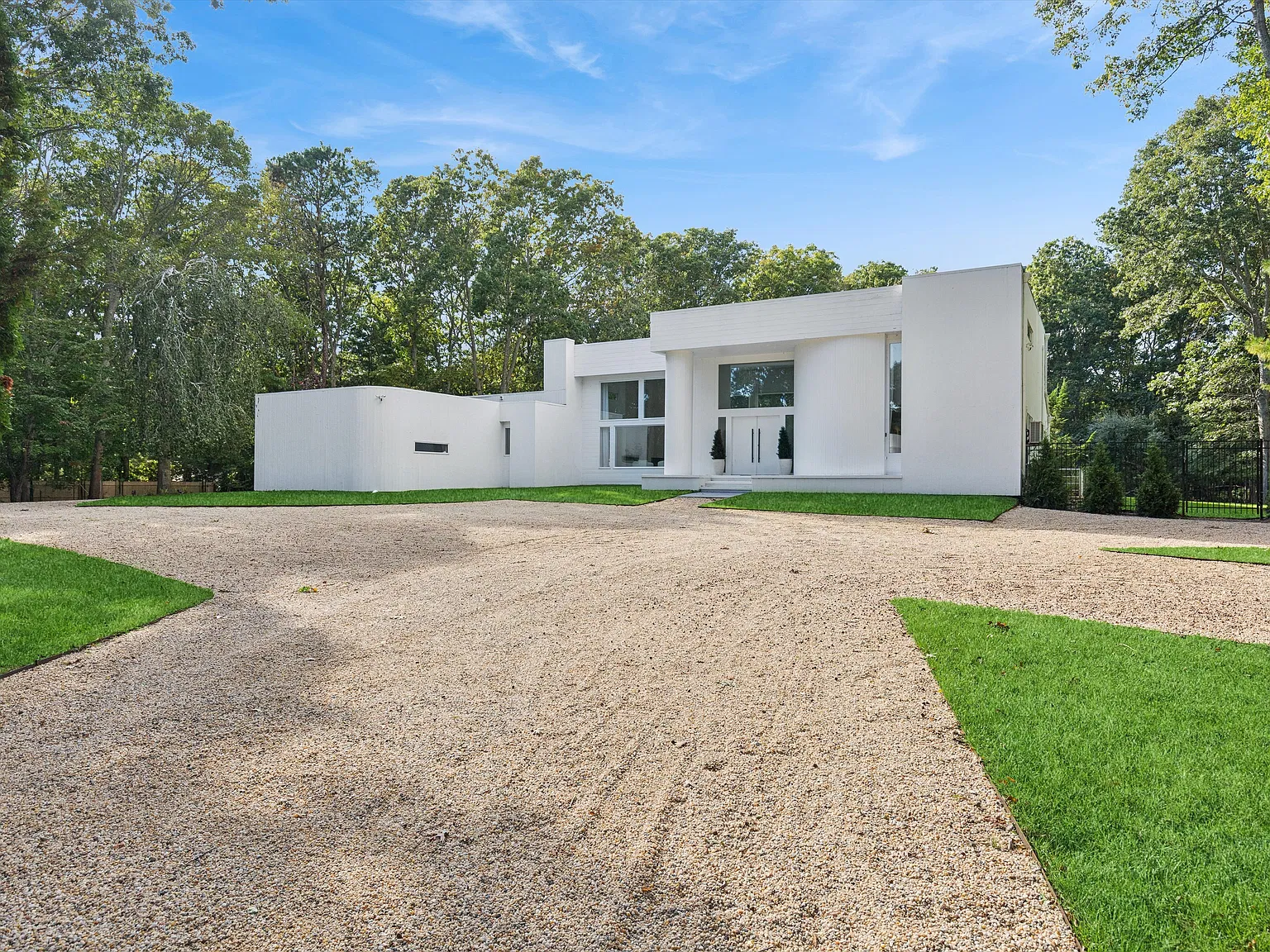 Wainscott South Oasis — Photo 3
