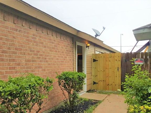 3rd image of 6021 Bonn Echo Ln