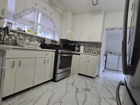 2154 West 6th Street image 4 of 14