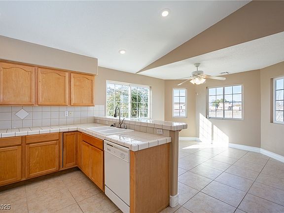 4th image of 1051 Rockaway Ln