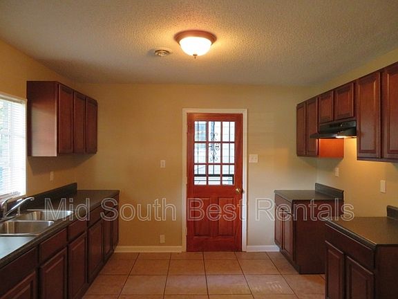 3rd image of 3521 Wilshire Sherwood Frst