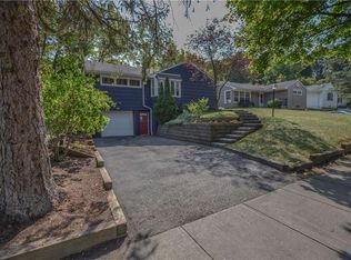 60 Pinnacle Rd, Rochester, NY 14620