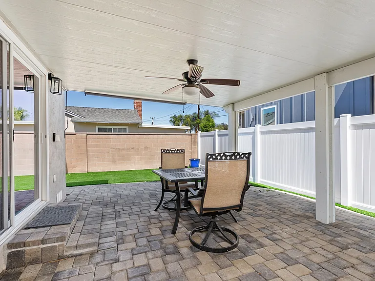 1325 W Ash Ave — Photo 13
