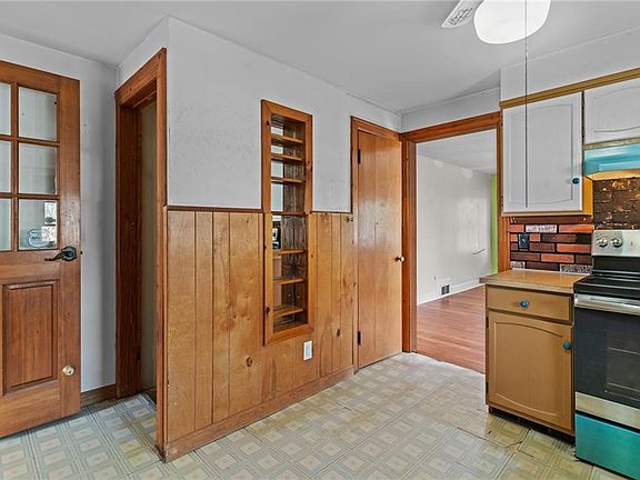 4th image of 21 Laramee Ave
