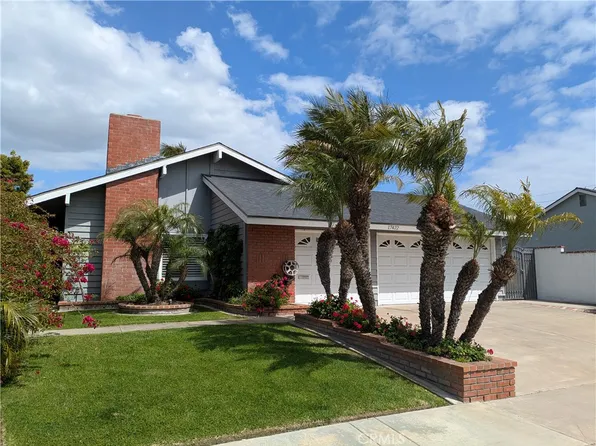 17422 Jepsen Cir, Huntington Beach, CA 92647