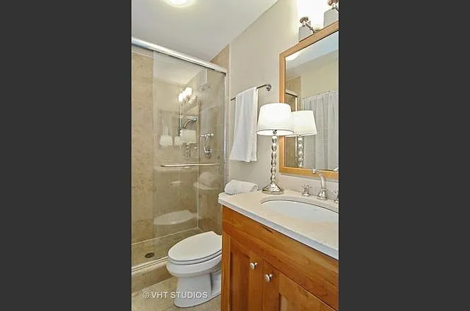 2036 N Larrabee St #1B — Photo 8