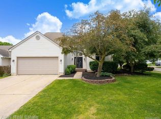 344 Woodland Dr, Saline, MI 48176