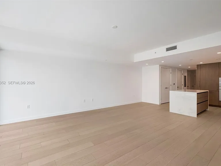 9221 E Bay Harbor Dr #210 — Photo 9
