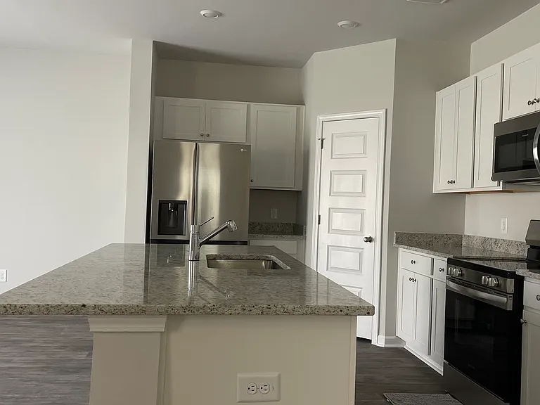 106 Hydrangea Way — Photo 4