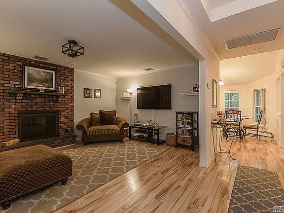 3rd image of 7 Meadowrue Ln