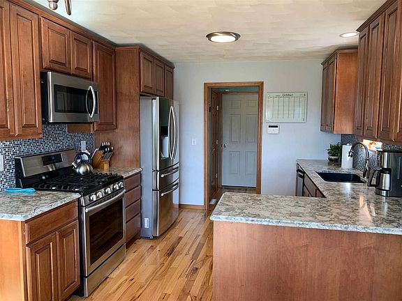 2nd image of 4432 Sandhill Dr