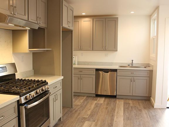 3rd image of 634 Wayland St