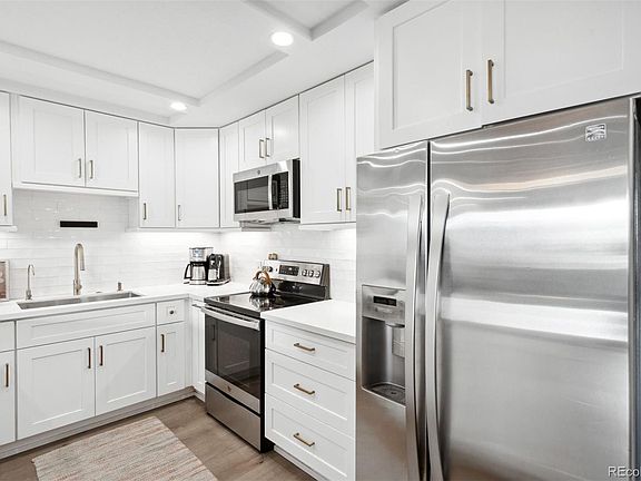 2nd image of 601 W 11th Avenue #807