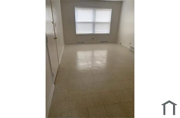 Building Photo - 154 N Pine Ave #1D