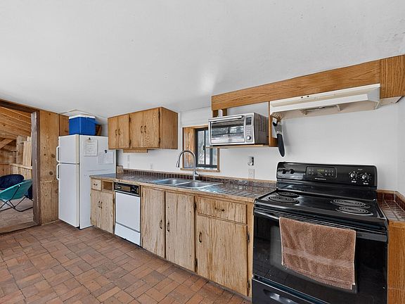 4th image of 87 Casper Ct