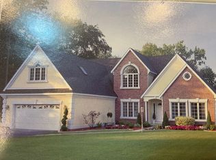 4 Miracle Ln, Glenville, NY 12302