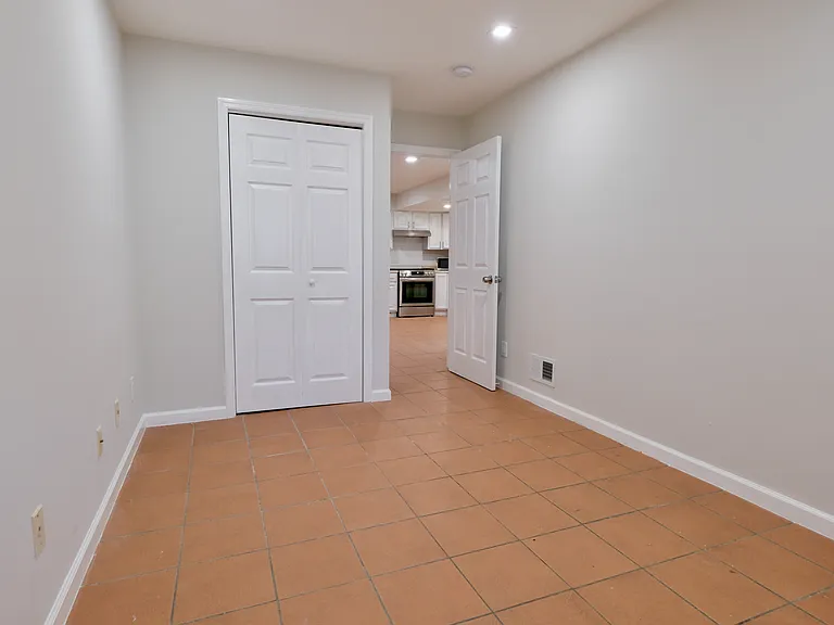 9 Thorne St #G — Photo 11