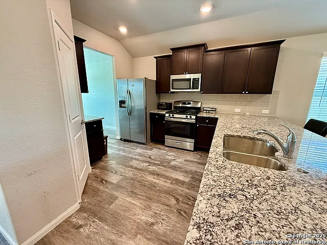 3 bed, 2.0 bath, 1630 sqft, $1,700 — Photo 4