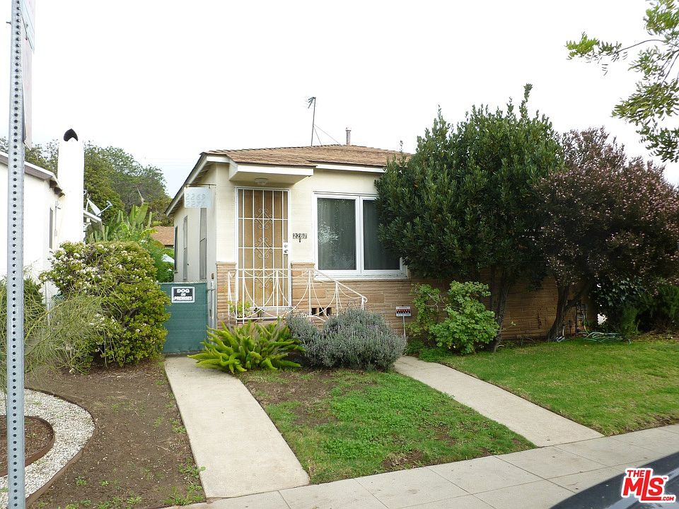 2nd image of 2267 29th St
