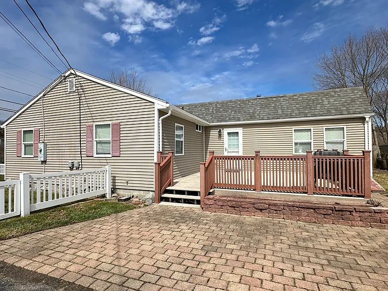 73 Midway Oval — Photo 10