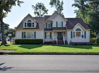 615 Madera Rd, Chesapeake, VA 23322