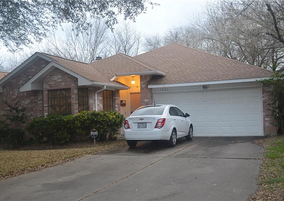 1st image of 1203 Faircrest Dr