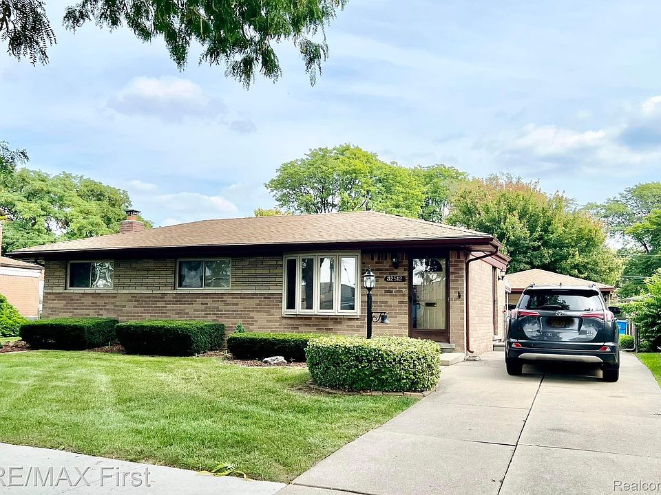 1st image of 32512 Hawthorne Dr