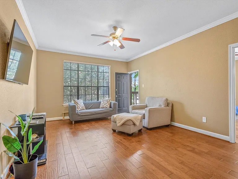 2255 Braeswood Park Dr #146 — Photo 2