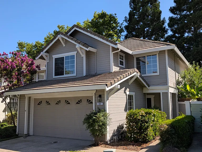604 Pemberton Ln — Photo 1