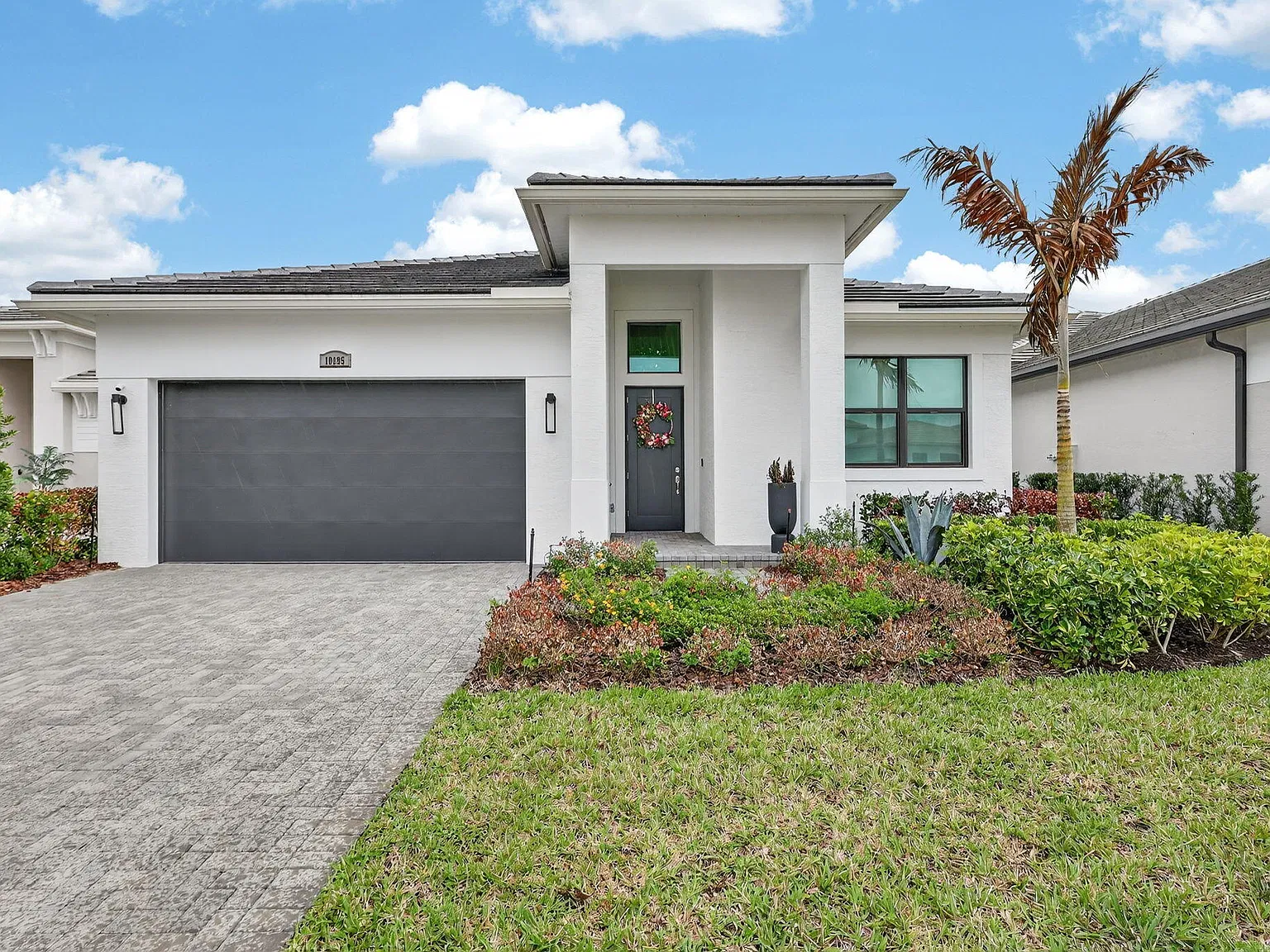 3 bed, 3.0 bath, 2289 sqft, $4,000 — Photo 1
