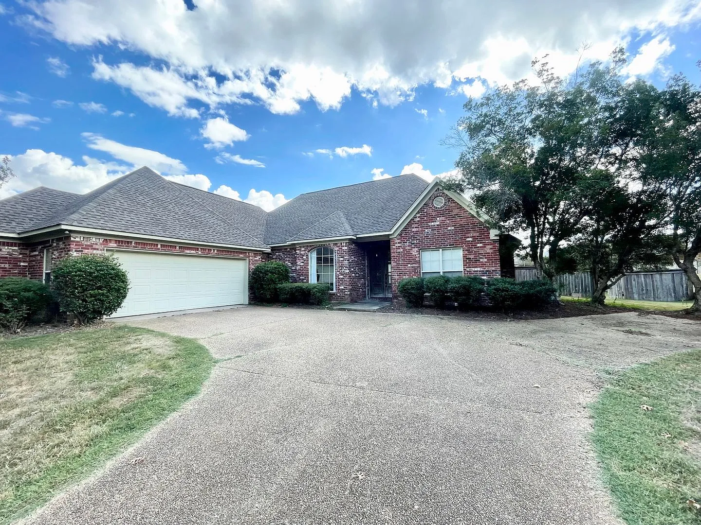 4 Bed 3.5 bath Home in Germantown School District for Rent!! — Photo 1