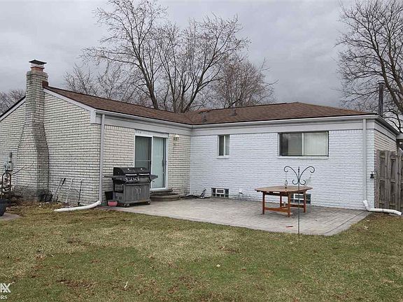 3rd image of 15807 Powell Dr