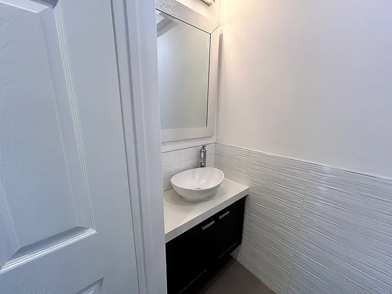 23723 Oxnard St — Photo 6