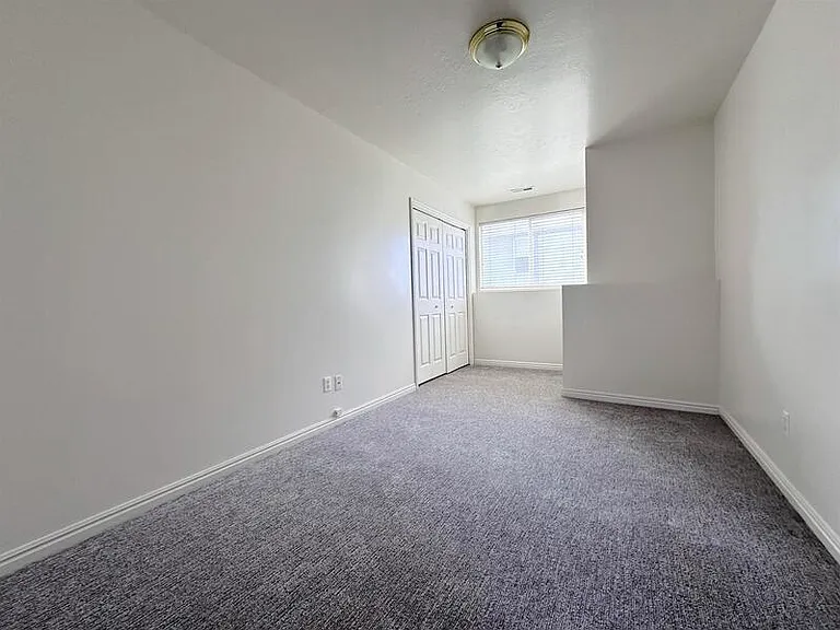 327 N 270 W — Photo 17