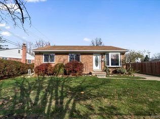 32948 Creston St, Westland, MI