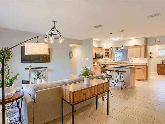 5th image of 700 64th Ave S