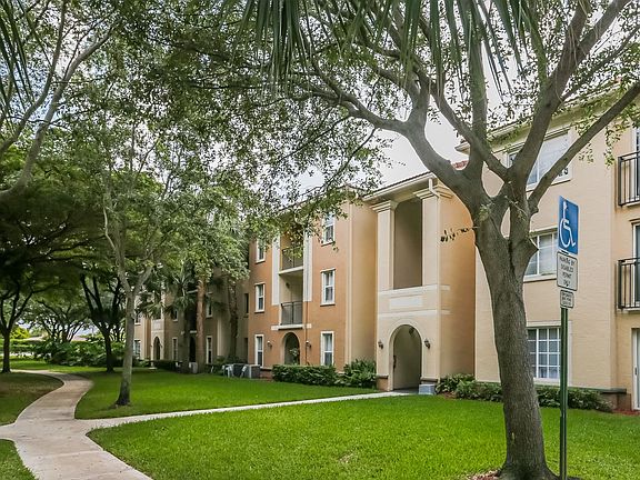 4th image of 2427 Centergate Dr APT 304