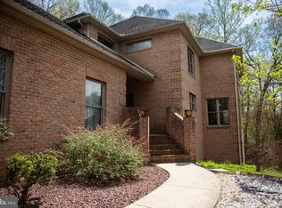 1039 Fairdell Dr, Hummelstown, PA 17036
