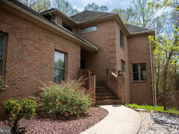 1039 Fairdell Dr, Hummelstown, PA 17036