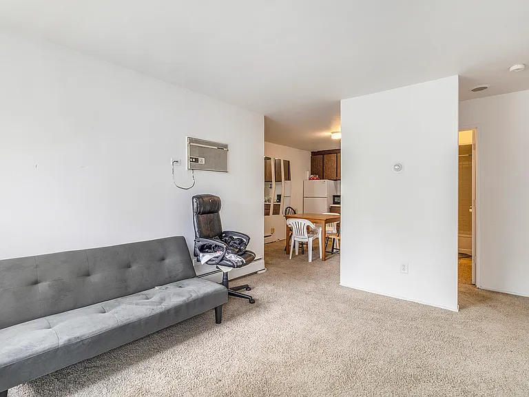 1327 Wilmot St #6 — Photo 12