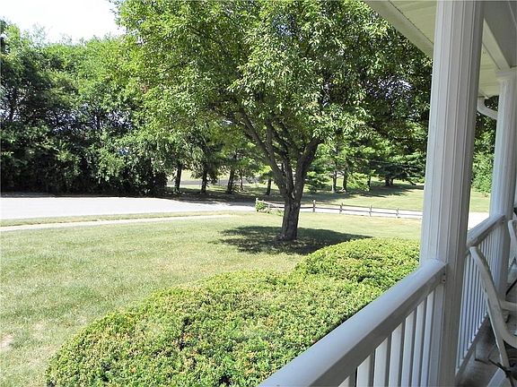 4th image of 1821 Birch Dr