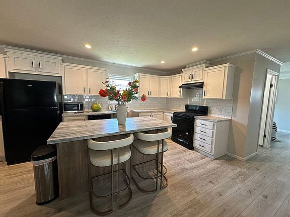 3rd image of 3298 Hillcrest Way #365