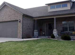 105 Oakshire Dr, Troy, IL 62294