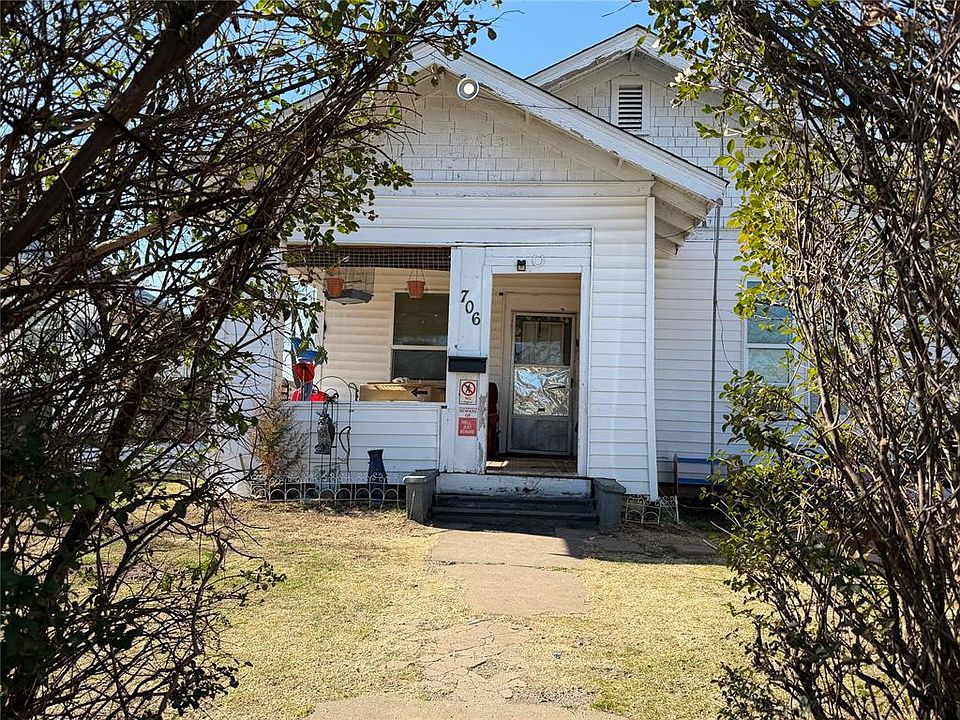 2nd image of 706 N Louisa Ave