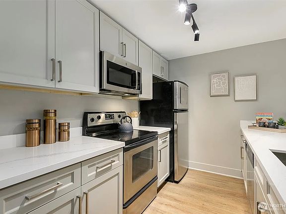 4th image of 1550 Eastlake Ave E APT 204
