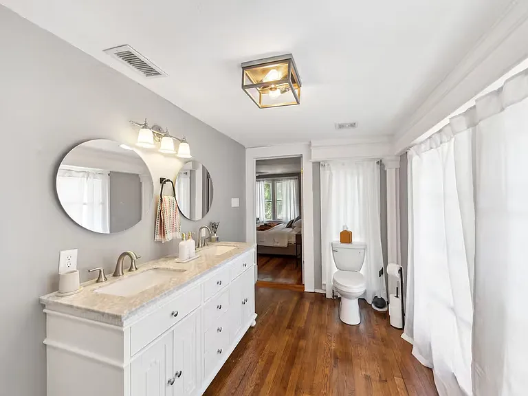825 W Agarita Ave — Photo 16